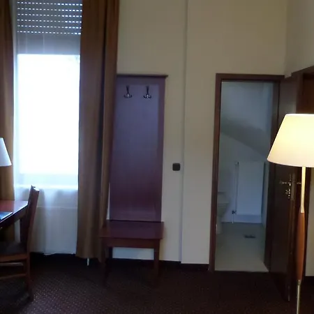 City Hotel Hotel